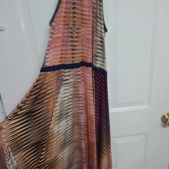 🦄 Elegant Multicolor Sleeveless Dress Size Large 24" And Stretchy - Picture 7 of 15